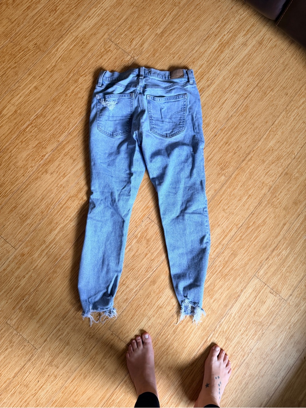American Eagle Highest Rise Skinny Jeans Light Wash Distressed Size 6 Short - Picture 5 of 5